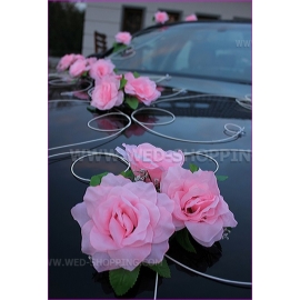 Dekoration till bröllopsbil rosa rosor och hjärta