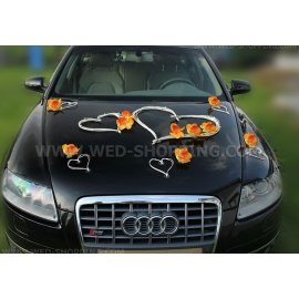 Bröllopsbil pynt vita hjärtan apelsin orkidéer