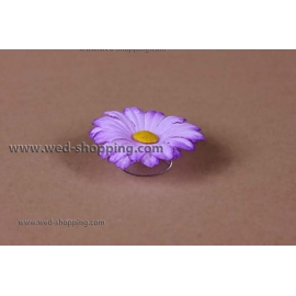 Lila prästkragar med sugkoppar för bröllop bil dekoration