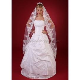 Brudslöja lång med silver spets Brudslöja lång med silver spets