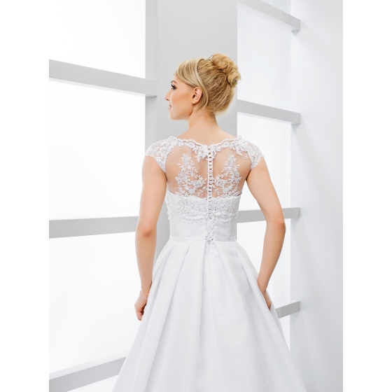 Båtringar bolero med korta ärmar i spets med paljetter