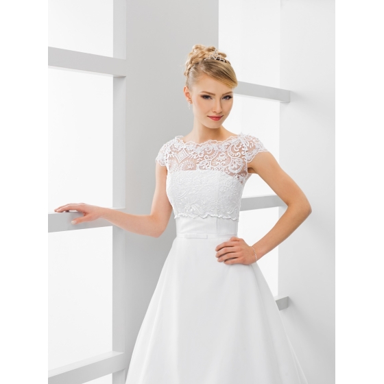 Båtringar brudbolero i spets med korta ärmar