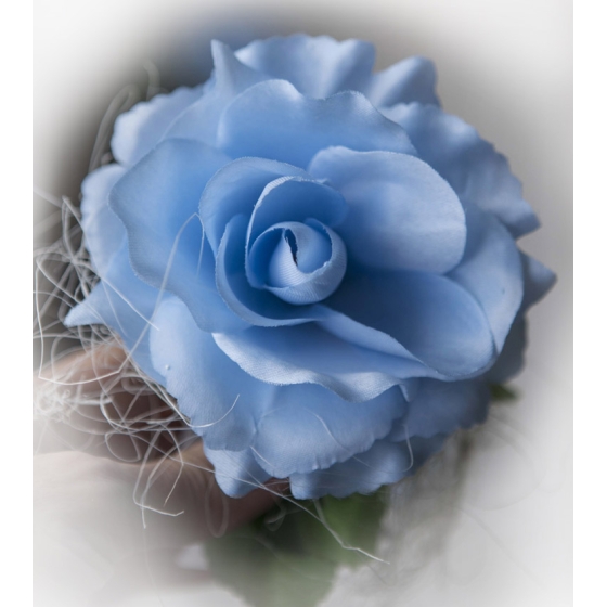 Bildekoration bröllop Blommor i vitt och blått - rottinghjärtan