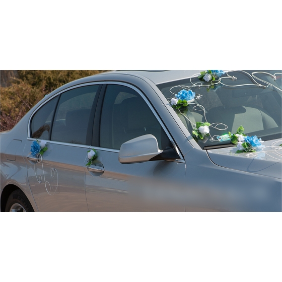 Bildekoration bröllop Blommor i vitt och blått - rottinghjärtan