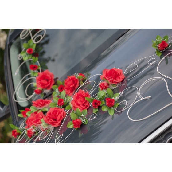 Bildekoration bröllop Rosor i röd rottinghjärtan