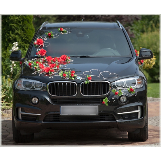 Bildekoration bröllop Rosor i röd rottinghjärtan