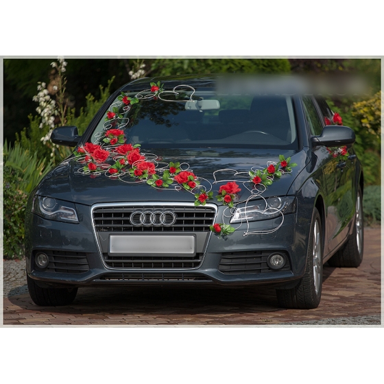 Bildekoration bröllop Rosor i röd rottinghjärtan