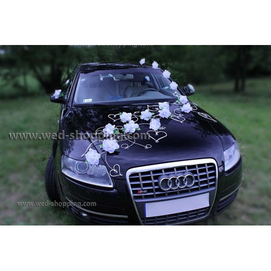 Dekoration till bröllopsbil Vita rosor och hjärta