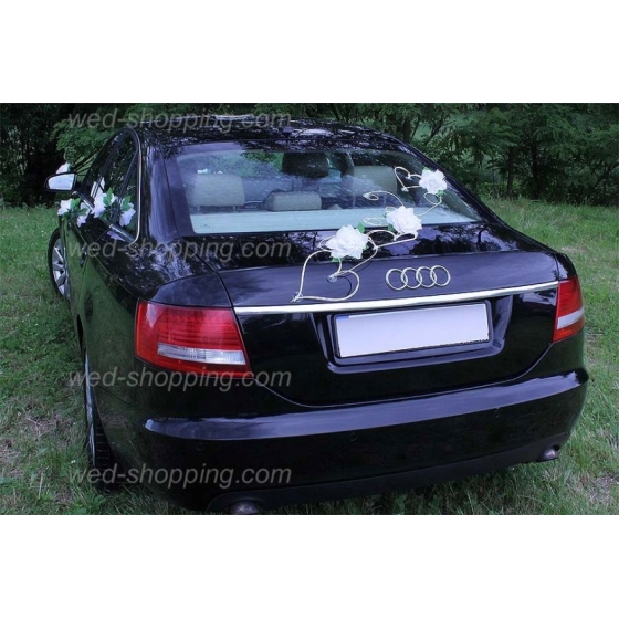 Dekoration till bröllopsbil Vita rosor och hjärta