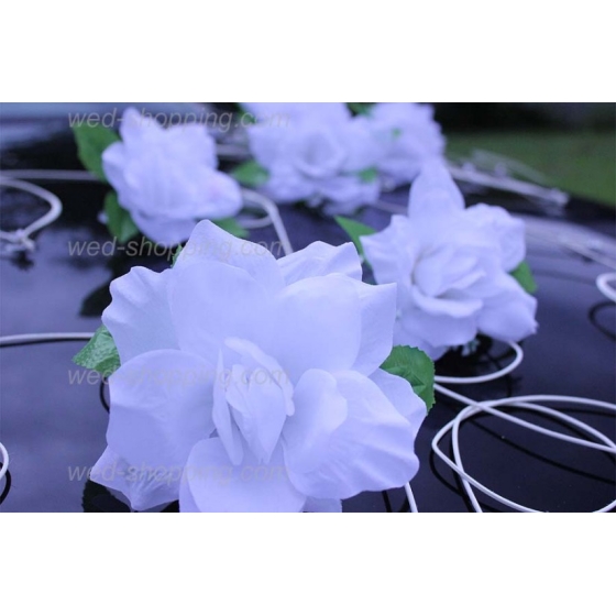 Dekoration till bröllopsbil Vita rosor och hjärta