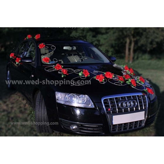 Pynt bröllopsbil röda rosor