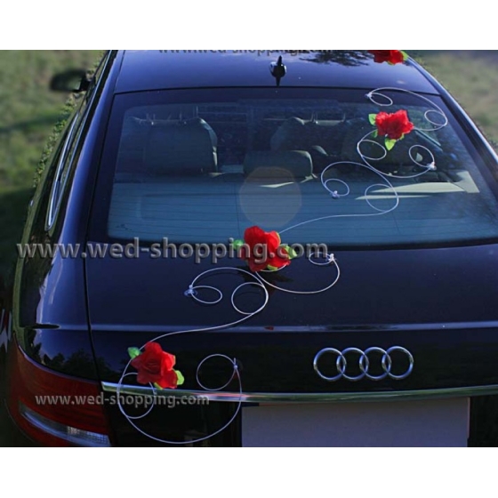 Pynt bröllopsbil röda rosor