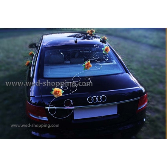 Pynt bröllopsbil orange rosor