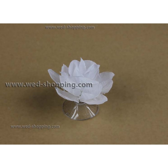 Vita rosor med sugkoppar för bröllop bil dekoration