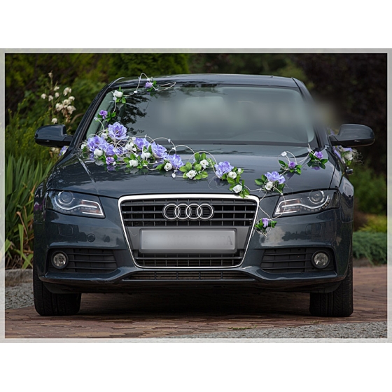 Dekoration till Bröllopsbil Blommor i lila och blått och ivory  - rotting