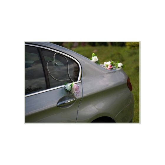 Dekoration till Bröllopsbil Rosa och Ivory Rosor med- rotting hjärtan