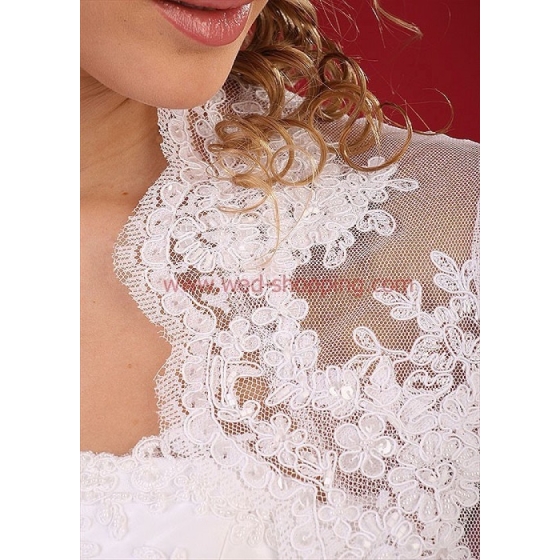 brudtopp i spets med paljetter