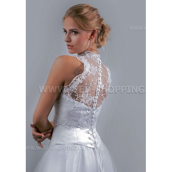 Ã¤rmlÃ¶s spetsÃ¶verdel knappar i ryggen