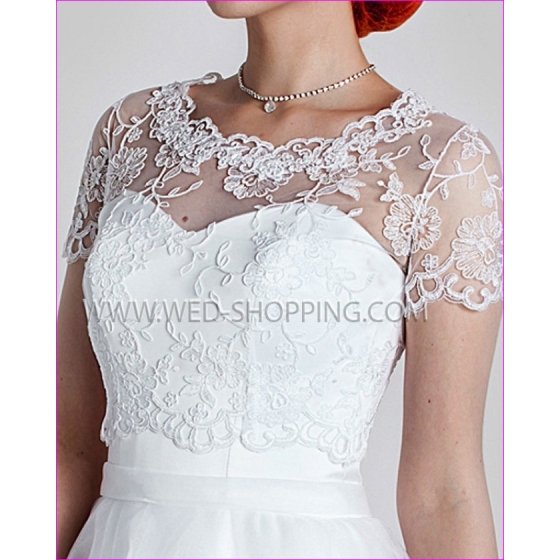 Spetsbolero knappar i ryggen