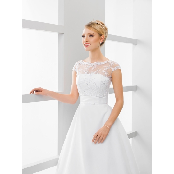 Spetsbolero för brud med knäppning i ryggen vit / ivory