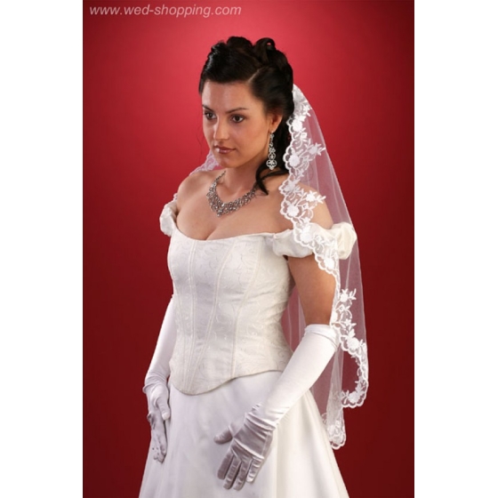 Brudslöja  80  cm med  brodyr