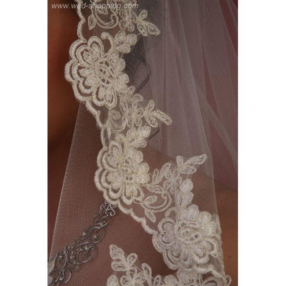 Slöja med spets - ivory med guld spets