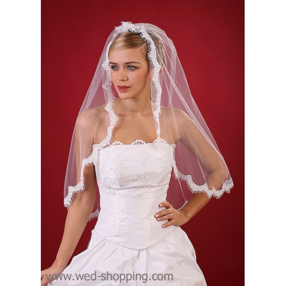 Brudslöja med pärlor och paljetter