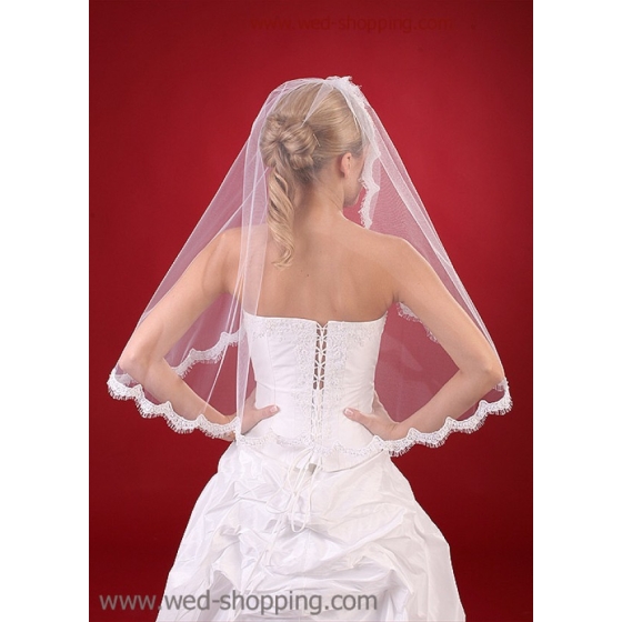 Brudslöja med Spets och pärlor och paljetter