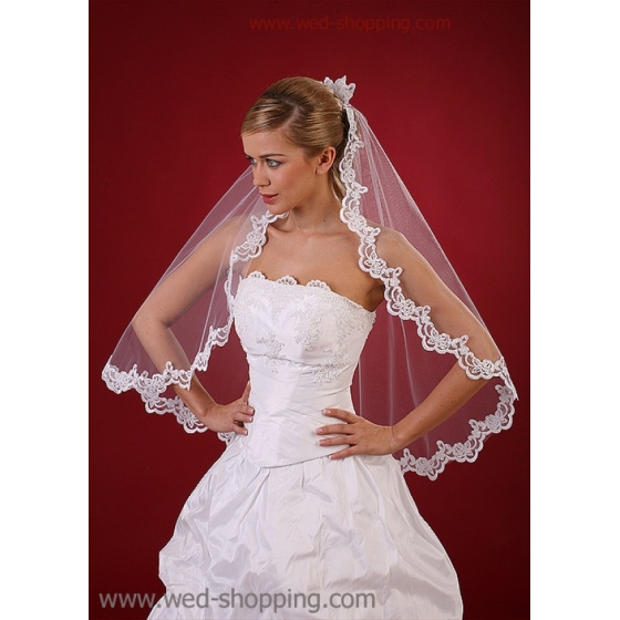 brudslÃ¶ja med spets