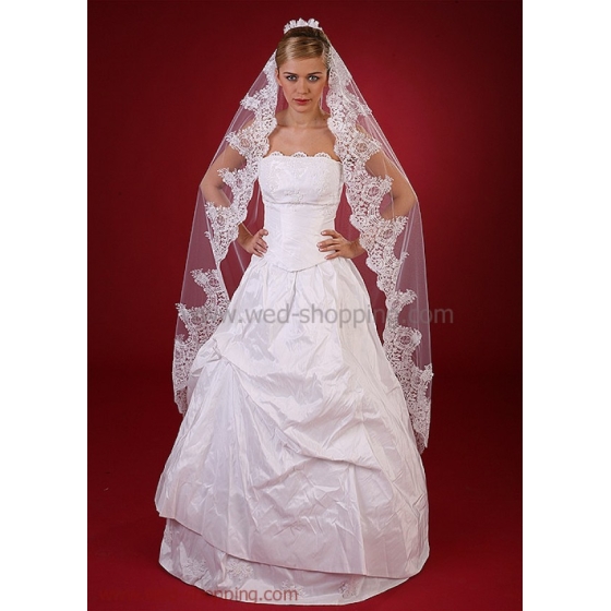 Brudslöja lång med silver spets