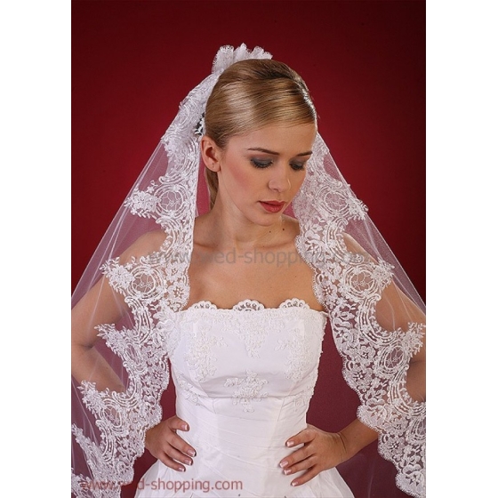 Tyll slÃ¶ja prydd med bred spets