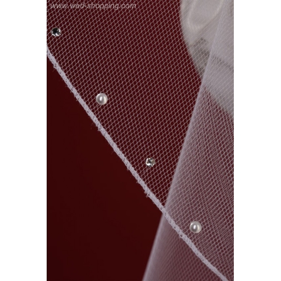 Brudslöja med kristaller/pärlor längs kant