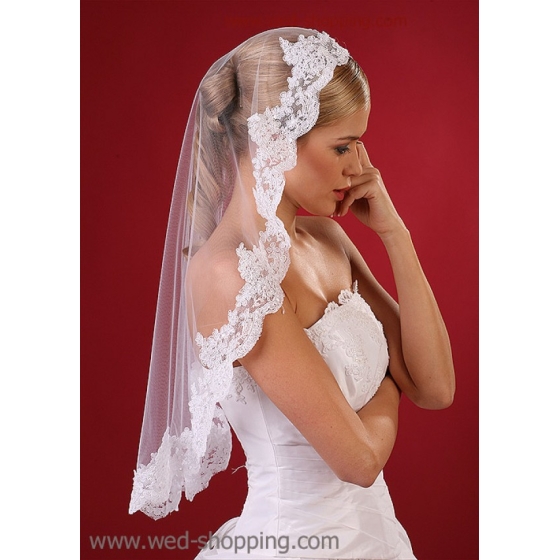 Brudslöja med bred spets