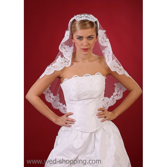 Brudslöja med bred spets