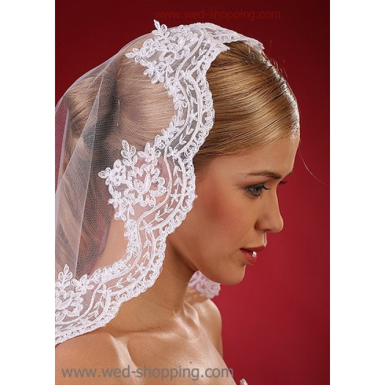 Brudslöja med blommig spets