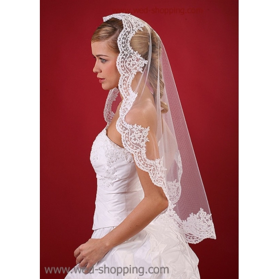 Brudslöja med blommig spets