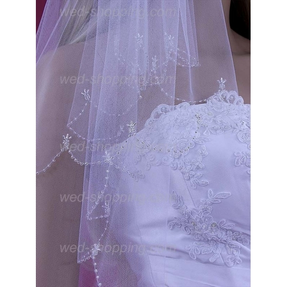 Brudslöja med kristaller längs kant