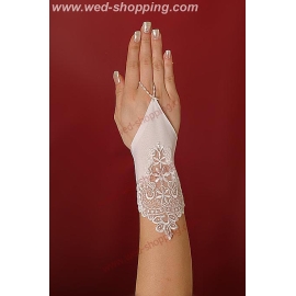 Gants avec un ornement sur mousseline