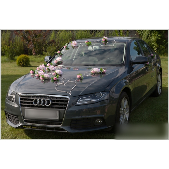 Décoration pour voiture de mariage roses roses