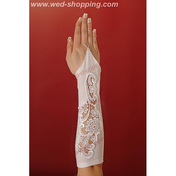 Gants avec un élément décoratif en guipure