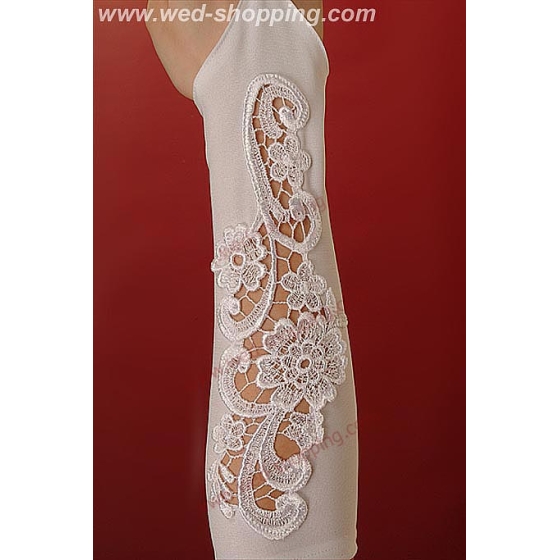 Gants avec un élément décoratif en guipure